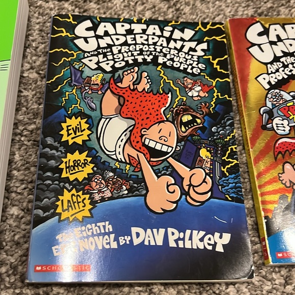 Kids Graphic Novel Set - Picture 6 of 16